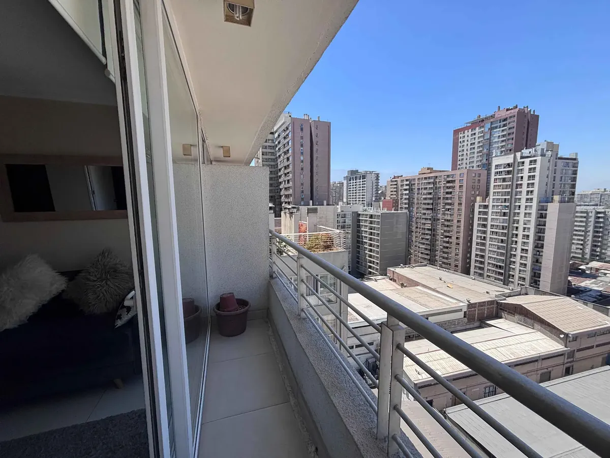 Imagen 3 de 16 de Acogedor Departamento 1d / 1b, Metro Santa Lucia