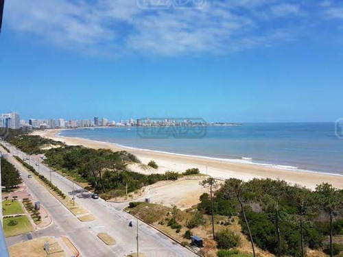 Imagen 2 de 3 de Hotel Piscina Local En Venta Ubicado En Playa Mansa, Punta Del Este, Punta Del Este / Maldonado