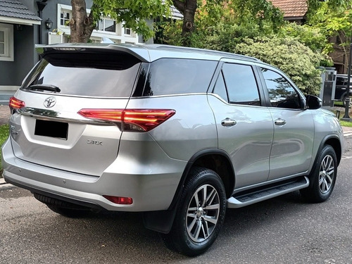 Imagen 2 de 15 de Toyota Sw4 2019 2.8 Srx 177cv 4x4 7as At