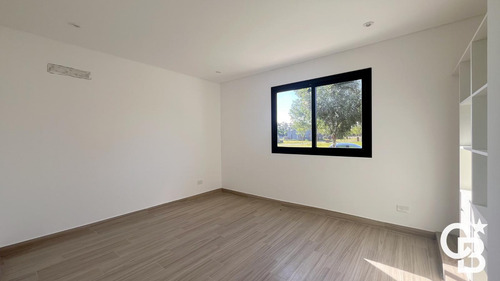 Casa 3 Dormitorios Y Playroom En Santo Tomás Pilar