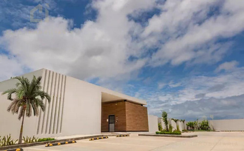 Casa En Venta En Fraccionamiento Lomas De La Rioja, Veracruz - 3 Recámaras Con Baño Privado, Jardín Y Cochera Techada Para 2 Autos
