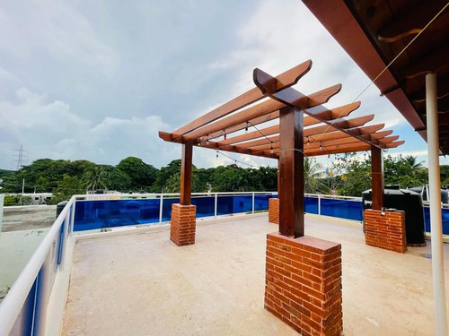 Imagen 23 de 30 de Casa De 3 Niveles Con Piscina En Santo Domingo
