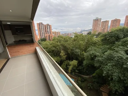 Apartamento En Arriendo Ubicado En El Poblado Sector Los Balsos (27090).