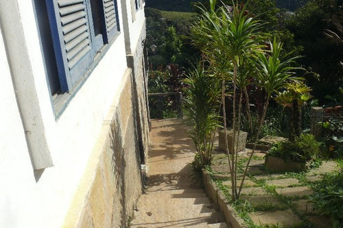 Casa À Venda Na Rua Teresa Cristina, Jardim Salaco, Teresópolis - Rj - Liv-11867