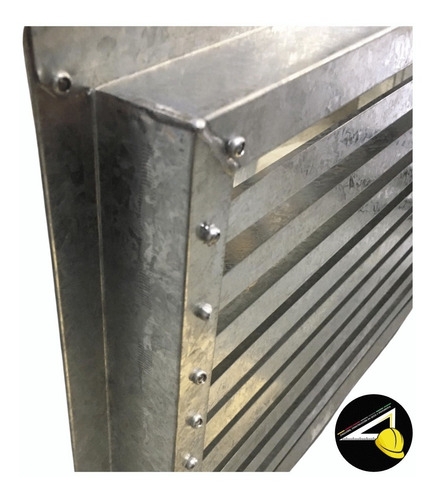 Imagen 3 de 6 de Rejilla De Ventilacion Galvanizada 40x30 Zing