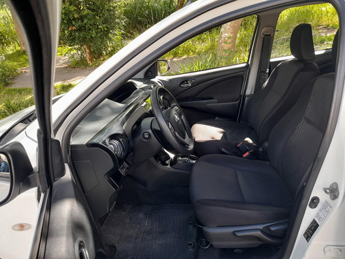Toyota Etios X 1.3 Flex 16V 5p Aut.