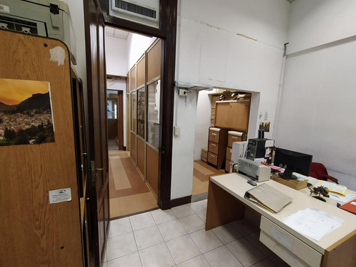Imagen 13 de 30 de Edificio Comercial Con Oficinas Y Depósitos En Lote Propio