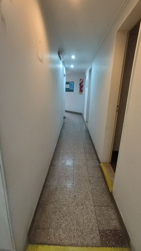 Unico 1er. Piso 8 Amb. Excelente Ubic. S/rivadavia
