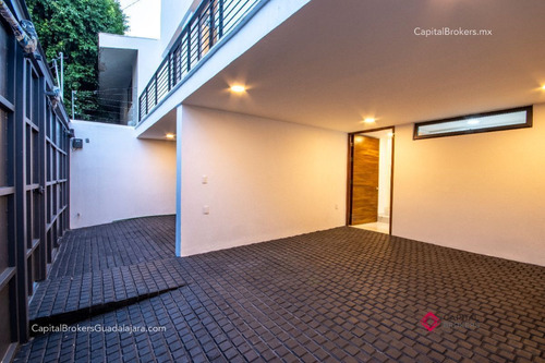 Casa De Lujo Remodelada En Venta En Providencia