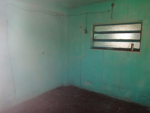 Casa De 2 Dormitorios En Zona Industrial, Cocina Comedor, Baño, Lavadero Patio De 240 M2 Con Galpón Parabólico De 100 M2 (ideal Taller /depósito). Terreno De 10 X 38 Orientado Al Norte.