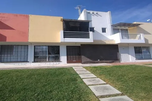 Casa En Fraccionamiento Valle Esmeralda, Emiliano Zapata Precio $1,230,000