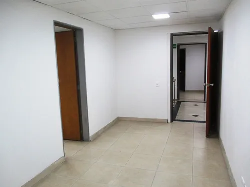 Arriendo Oficina 508 Chapinero Quinto Piso De 34mt Un Solo Espacio Iluminada Sol En La Tarde Luces Led Piso En Cerámica Un Baño Privado Y 6 Baterías De Baños Comunales Ascensor Escaleras De Emergencia