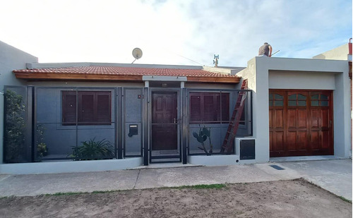 Casa En Venta - 3 Dormitorios 2 Baños - 200mts2 - Pehuajó