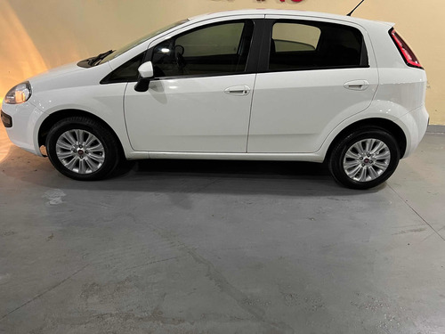 Imagen 13 de 20 de Fiat Punto 2016 1.4 Attractive Pack Top Uconnect