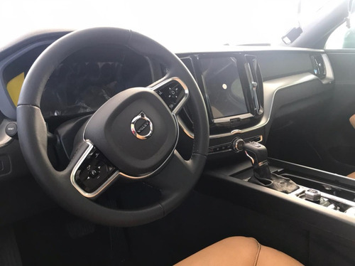 Imagem 3 de 10 de Volvo Xc60 D5 2020 Sucata Para Venda De Peças