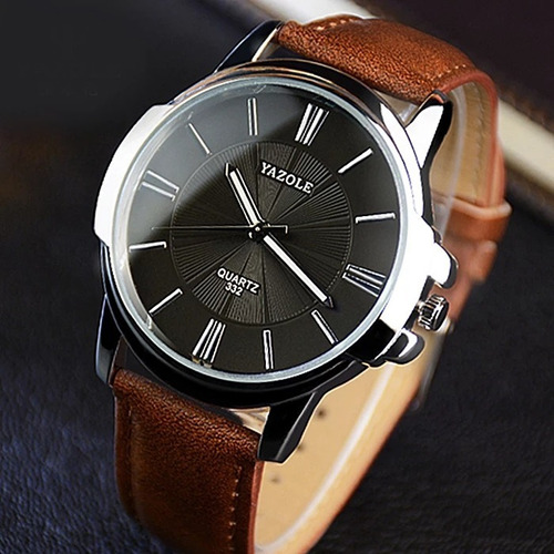 Reloj de cuero marrón con fondo negro de regalo para novio