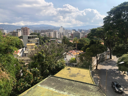 Estupendo Edificio De 3 Plantas Con 3 Apartamentos. Ideal Para Un Grupo Familiar