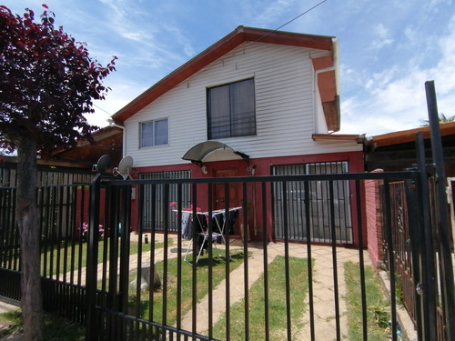 Villa Eucaliptus, Casa Dos Pisos, Barrio Residencial