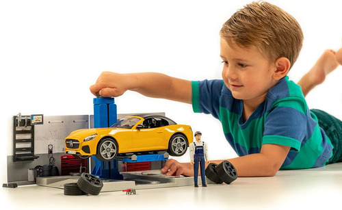 Miniatura Mercedes Com Oficina E Mecânico E Ferramentas