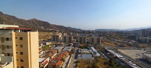Imagen 7 de 20 de Penthouse - Apartamento En Venta En La Urb. Mañongo, Res. Frambil