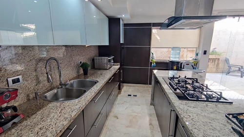 Imagen 4 de 14 de Fernando Pérez Vende Townhouse En El Rincón
