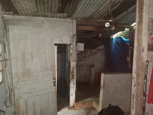 Barraco Grande Com Quarto Sala Cozinha E Quintal 