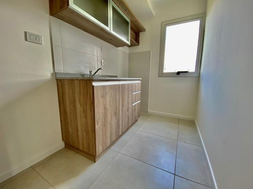 Imagen 3 de 27 de 1 Dormitorio Frente 1º De Mayo Esq. Cerrito