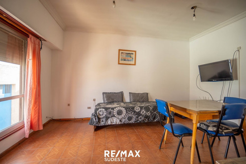Imagen 3 de 20 de Venta Casa Mas Local Sobre Gran Lote Brcikman 1300