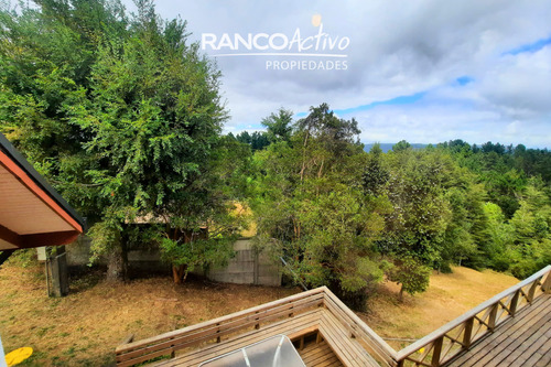 Hermosa Casa Con Amplios Espacios Y Entorno Natural. 4d, 3b