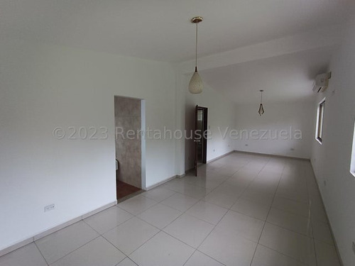 Casa En Venta En Colinas De Guataparo Valencia Mm Carabobo Con Patio Jardin Vigilancia Y Agua De Manantial