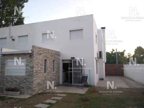Casa De 3 Dormitorios En Venta.- Ref: 3612