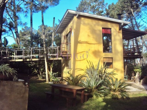 Casa En Renta En Montoya, Con Mucha Vegetación.- Ref: 215