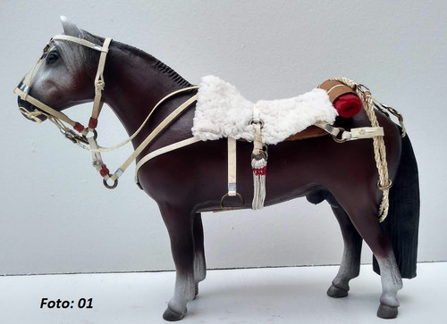 Miniatura De Cavalo Crioulo Encilhado