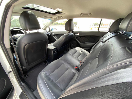 Imagen 9 de 13 de Kia Forte 2.0 Hb Sx Mt 2017