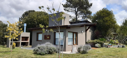 Casa Las Gaviotas, V. Gesell, 4 Personas 5 Cuadras Playa.