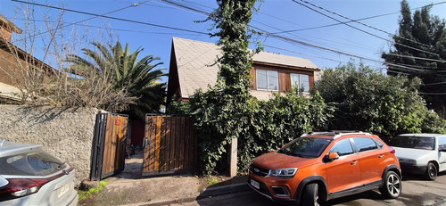 Casa En Arriendo 3 Dorm 2 Baños- Los Domínicos- Las Condes