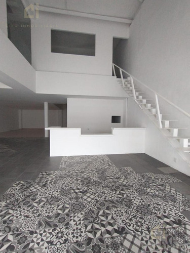 Impecable Local En Plaza Santa Ana, Amplísimo Y Mezanine