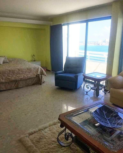 Pent House En Edificio Mas Cotizado De La Isla, Acceso A La Playa