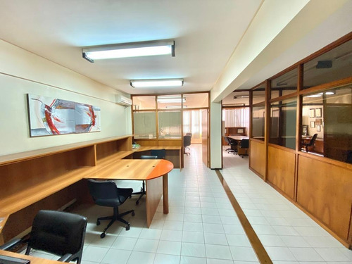 Imagen 3 de 10 de Oficina - Congreso Excelente Oficina 96 M2 Con Privados, Sala De Firmas 2 Baños, Kitchenet Amueblada !