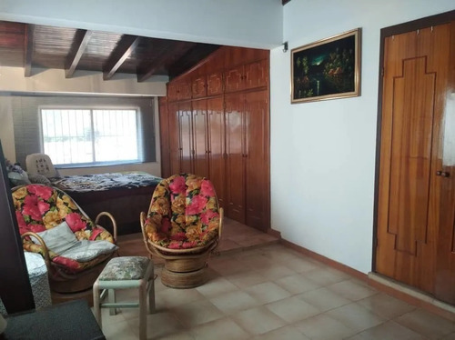 Imagen 4 de 8 de Amplia Casa De Dos Niveles En Naguanagua Lemc-370