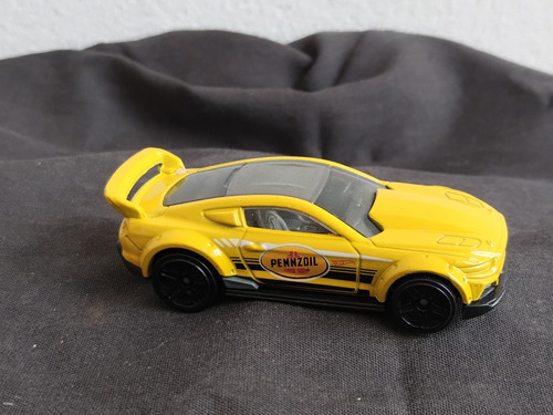 Hot Wheels 2015 Ford Mustang Custom Pennzoil 