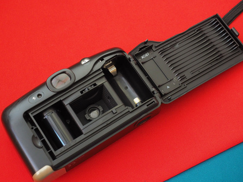 Polaroid 200 Bf Camara De Rollo 35mm Reutilizable Funcional (Usado)