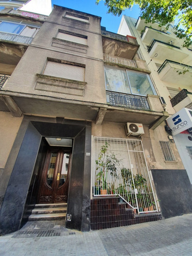 Imagen 1 de 12 de Inmobiliaria Rias Altas Vende Apartamento En 1º Piso A 4 Cuadras De La Imm