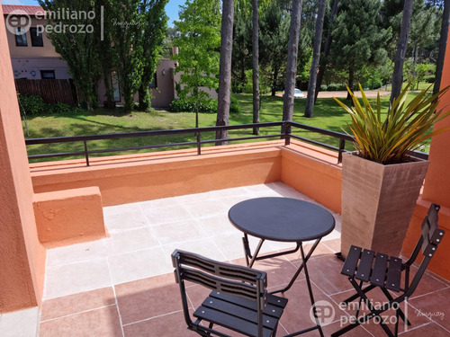 Venta Casa 2 Dormitorios Barrio Privado Parque Pinares, Punta Del Este