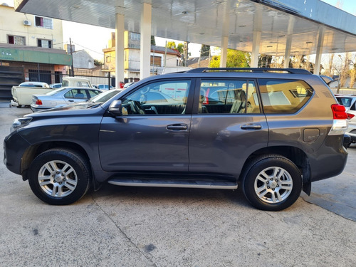 Imagen 2 de 13 de Toyota Land Cruiser Prado Vx
