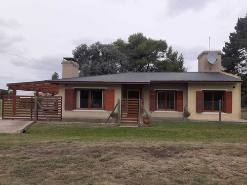 Casa De 4 Ambientes Con Cochera Sobre 2 Lotes De Parque.