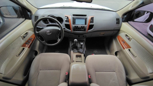 Imagen 11 de 15 de Toyota Sw4 3.0 Srv 4x4 7 Pax 2010 Impecable, Nueva !!!!