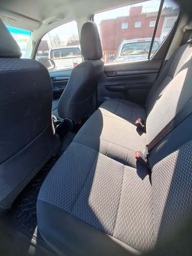 Imagen 12 de 16 de Toyota Hilux Dx 4x2 2021
