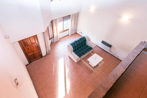 Chalet 2 Plantas Con Jardin Y Quincho