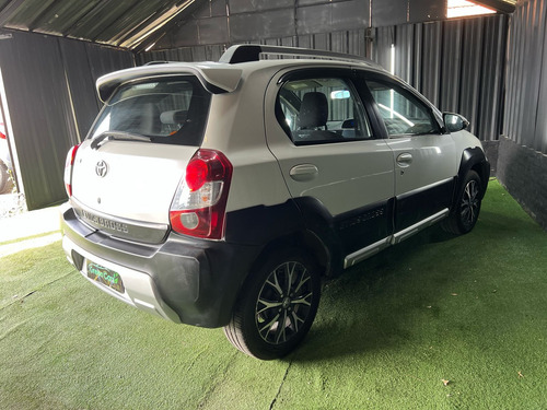 Toyota Etios 1.5 Cross